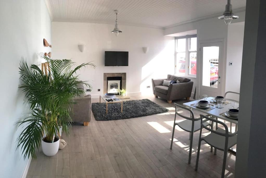 The Bolthole Apartment Limekilns ภายนอก รูปภาพ